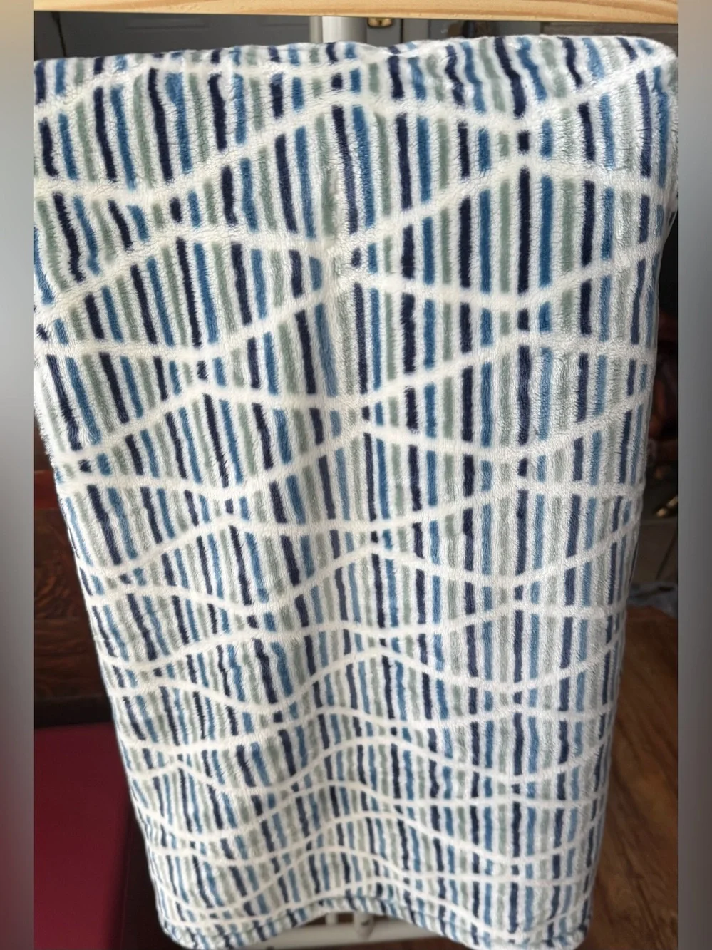 Better Homes And Gardens Ultra Plush Throw Blue Green White Recycled Polyester